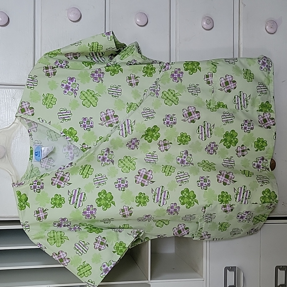 Used scrub top 2XL St. Patrick's Day clovers shirt